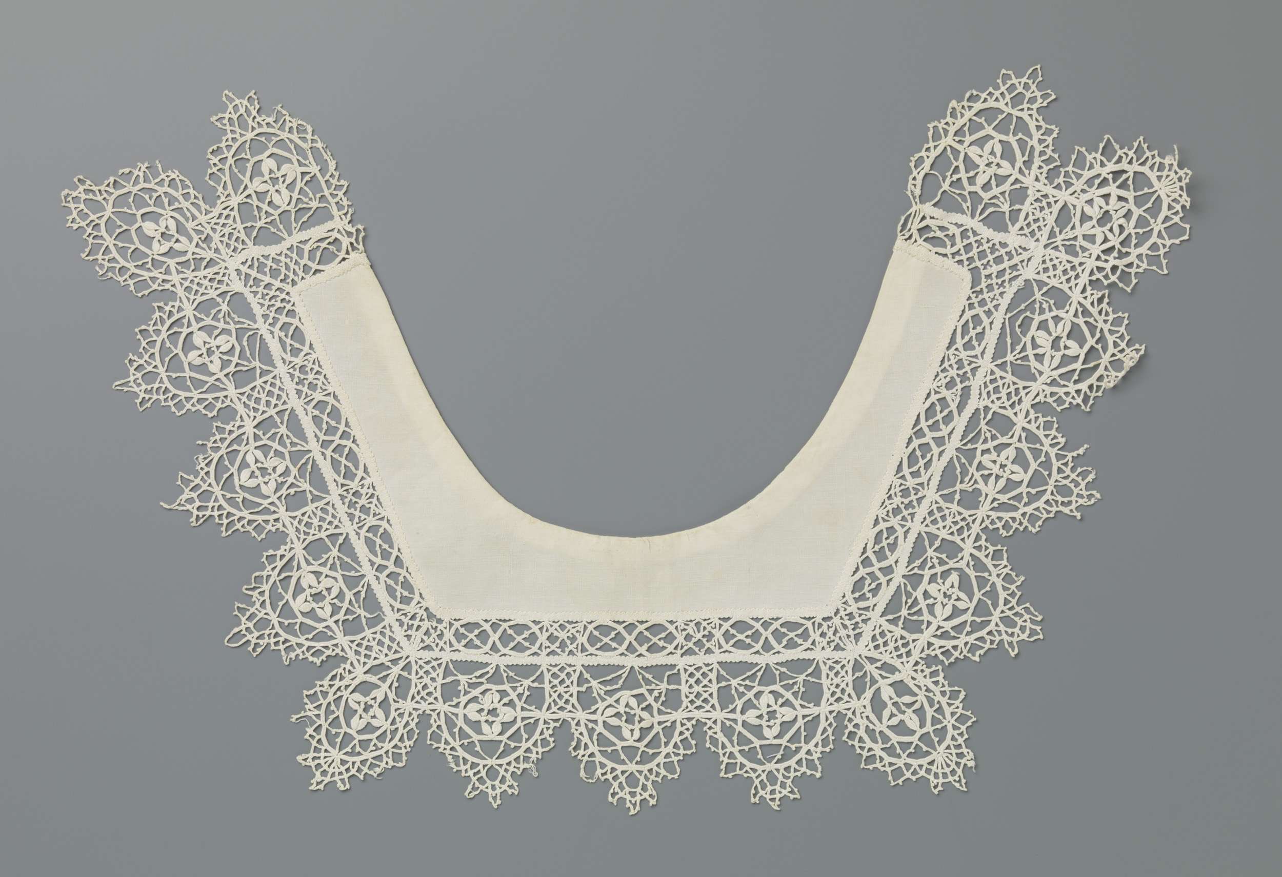 1 17th century Venetian lace collar with hook fasteners Cream and purple silk piping popular in panels 34 