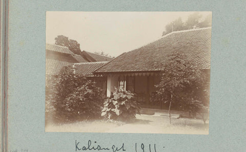 House with a large veranda in Kalianget, Frits Freerks Fontein Fz. (attributed to), c. 1910 Canvas Print