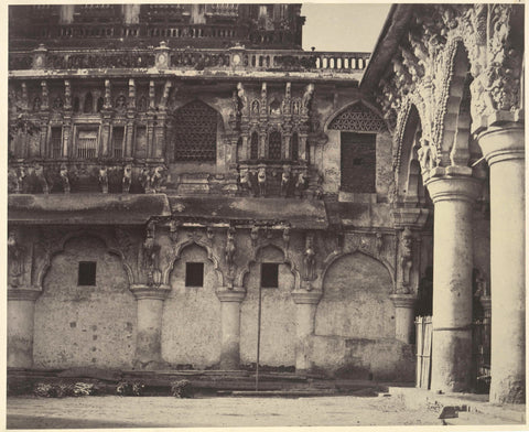 Courtyard of the Radja Palace at Tanjore in India, Linnaeus Tripe, 1858 - 1860 Canvas Print