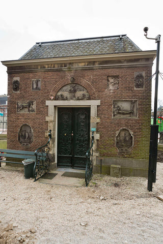 Garden house with facing bricks on the corner of the garden at the Philips wing, 2013 Canvas Print