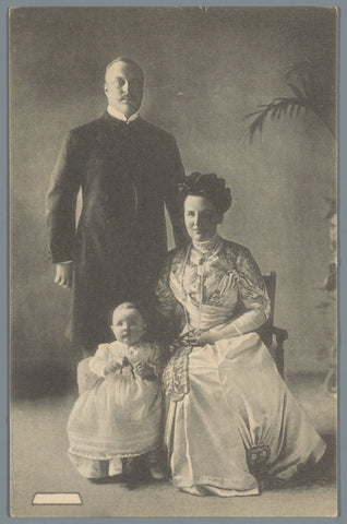 Portrait of Queen Wilhelmina, Prince Hendrik and Princess Juliana, Guy de Coral & Co., 1911 Canvas Print