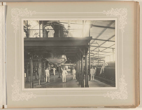 Personnel in the sugar factory, O. Hisgen & Co. (possibly), 1890 - 1910 Canvas Print