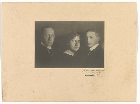 Front view of Arthur Moos (left), Else Wachenheimer-Moos (middle) and Willy Moos (right), Stuttgart, 1913-1922, unknown, 1913 - 1922 Canvas Print