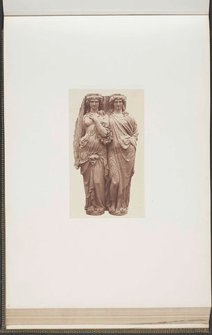 Gipsmodellen voor kariatiden op het Palais du Louvre door Auguste Ottin, Édouard Denis Baldus, c. 1855 - c. 1857 Canvas Print