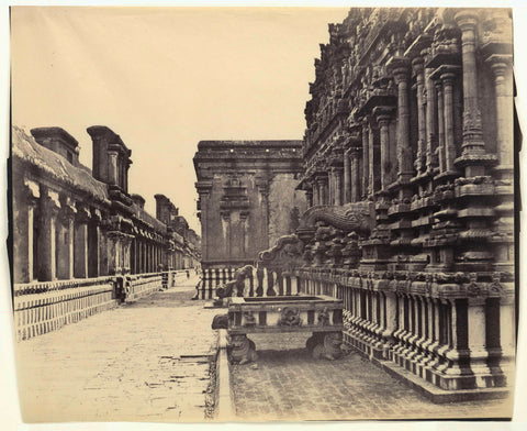 An ordained rain pit and gargoyle at a Subrahmanya temple in India, Linnaeus Tripe (attributed to), 1858 - 1860 Canvas Print