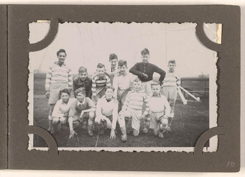 Group photo football team of boys, anonymous, 1933 - 1944 Canvas Print