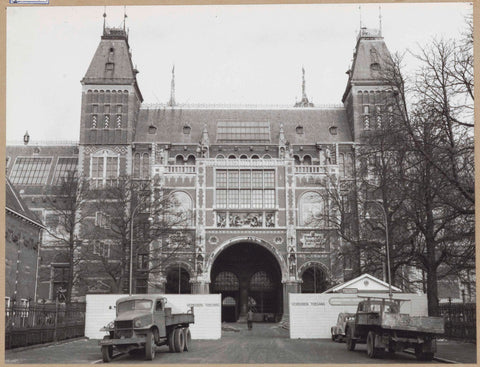 Construction chain and trucks for the south façade, c. 1959 - c. 1962 Canvas Print