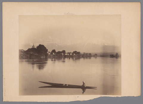 View of the Jhelum, with the Kanqah-e-Moula on the left and the Himalayas in the background, anonymous, 1880 - 1900 Canvas Print