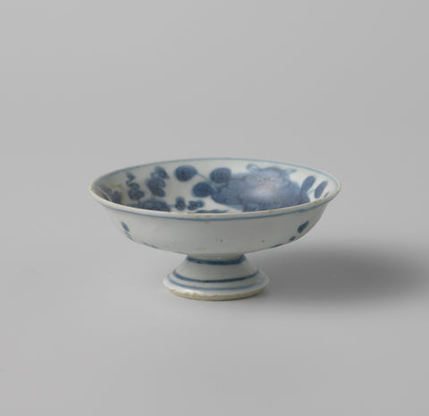 Tazza of Chinese porcelain from the wreck of the Dutch East Indiaman Witte Leeuw, anonymous, before 1613 Canvas Print