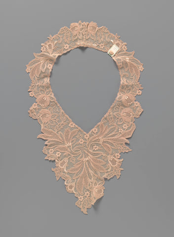 Application of machine lace for a round neckline, anonymous, c. 1920 - c. 1930 Canvas Print