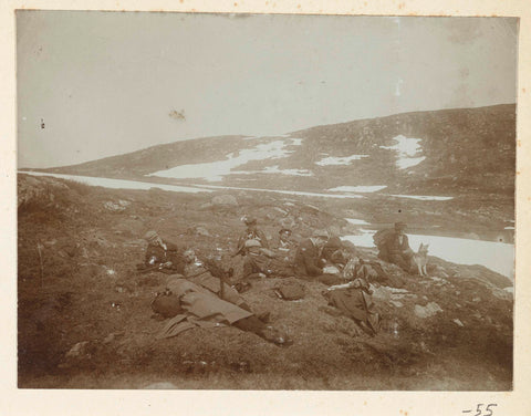 The hiking group rests during a tour through the mountains, presumably in the Harz, Geldolph Adriaan Kessler, c. 1903 Canvas Print