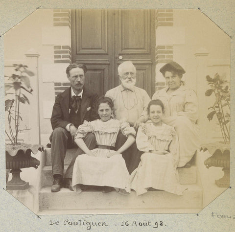 Group portrait of a family in Le Pouliguen, anonymous, 1898 Canvas Print