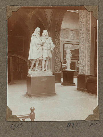 The statue of 'De gebroeders Johan en Cornelis de Witt' set up in the Regentenzaal in 1922., 1922 Canvas Print