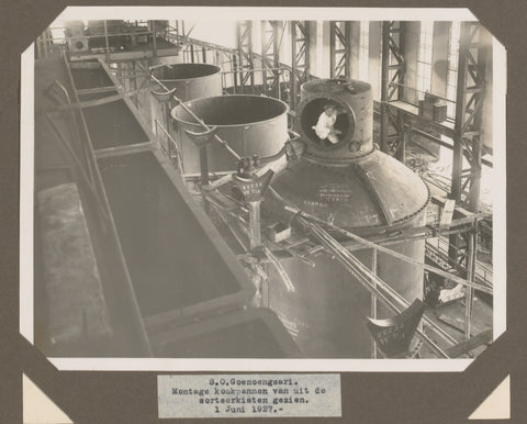 S.O. Goenoengsari. Mounting cooking pans seen from the sorting boxes. 1 June 1927., anonymous, 1927 Canvas Print