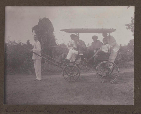 With friends in a cart at Plantage Clevia, anonymous, 1910 - 1914 Canvas Print