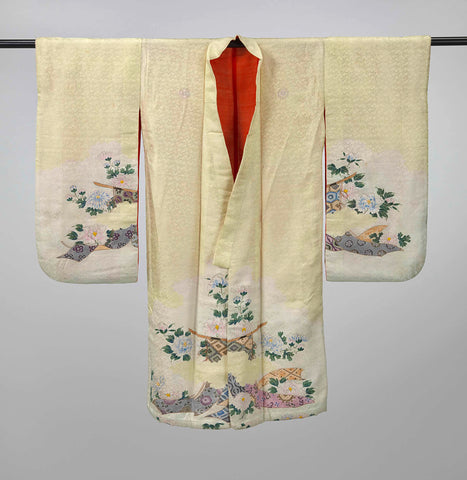 Girls furisode with koto curtains and chrysanthemums, anonymous, 1890 - 1910 Canvas Print