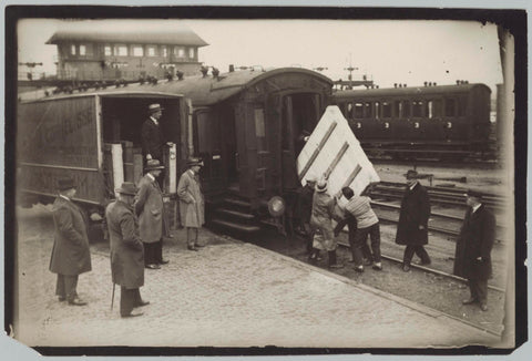 Evacuation of the collection in 1939, 1939 Canvas Print