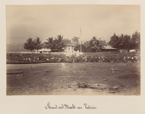 Crowd on the market on the beach of Victoria (Cameroon), anonymous, 1899 Canvas Print