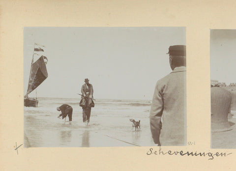 Scheveningen with dog, Hendrik Herman van den Berg, in or after 1890 - in or before 1894 Canvas Print