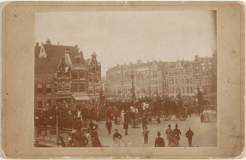 Parade 'De Nassaus in de Nederlanden', 1 September 1888: the seventh group (Amalia van Solms) on the Sophiaplein (Munt), Amsterdam, anonymous, 1888 Canvas Print