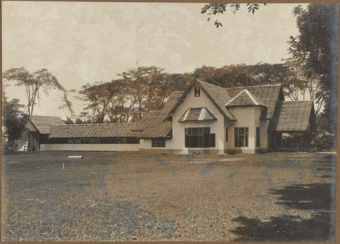 Construction of the villa completed, anonymous, 1914 - 1919 Canvas Print