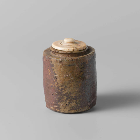 Cylindrical tea caddy with a green brown glaze, anonymous, c. 1600 - c. 1699 Canvas Print