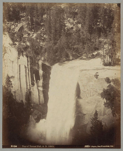 Rand van de Vernal-waterval in Yosemite National Park, Isaiah West Taber, 1890 Canvas Print