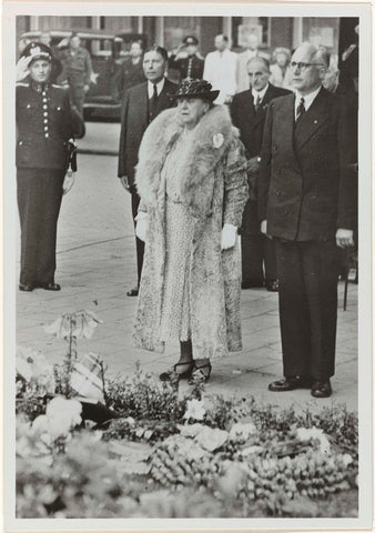 Wreath laying by Wilhelmina, Queen of the Netherlands, and Feike de Boer in the Apollolaan in Amsterdam at the liberation celebrations on 28 June 1945, Noordhoff. E.J., 1945 Canvas Print