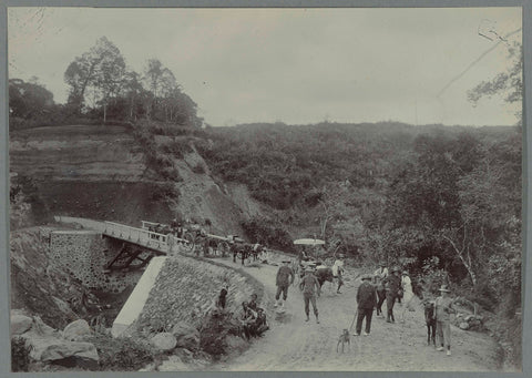 Completed bridge over the Wenih Rongka, anonymous, 1903 - 1913 Canvas Print