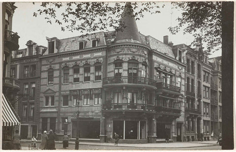 Showroom of car dealer Dirk van der Mark in Amsterdam, anonymous, 1930 Canvas Print