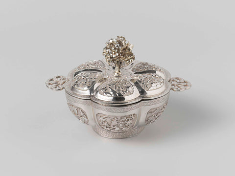 Lidded bowl, anonymous, c. 1700 - c. 1725 Canvas Print