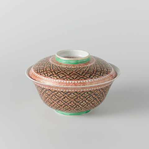 Coverd bowl with a geometrical foliate decoration, anonymous, c. 1800 - c. 1899 Canvas Print