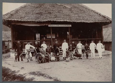 Indonesians for the Office of Civil Authority, anonymous, 1903 - 1913 Canvas Print