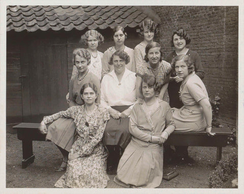 Group portrait of participants in a course of the Colonial School for Girls and Women in The Hague, Hans Nieuwenhuis (sr.), c. 1930 - c. 1949 Canvas Print