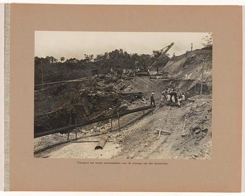 Transport of heavy machine sections for the assembly of the steam shovel, anonymous, 1921 - 1922 Canvas Print