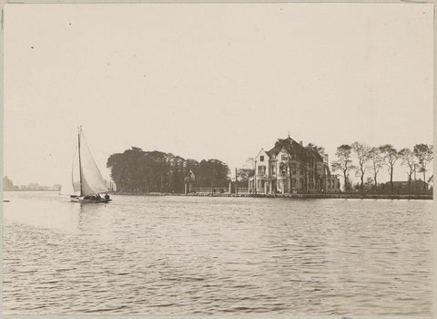 Sailing ship on the Amstel, in the background Villa Johanna aan de Amsteldijk 196, anonymous, c. 1900 - c. 1910 Canvas Print