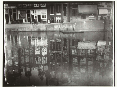 Spiegeling van grachtenhuizen in het water op het Singel 377 tot en met 385 te Amsterdam, George Hendrik Breitner, c. 1890 - c. 1910 Canvas Print