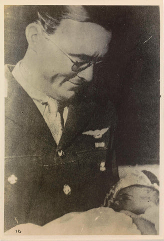 Portrait of Bernhard van Lippe-Biesterfeld and Margriet, princess of the Netherlands, anonymous, 1943 Canvas Print