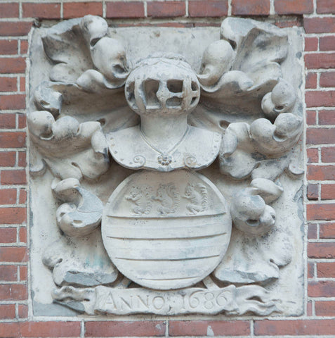 Plaque with the coat of arms Van Baerle, anonymous, 1686 Canvas Print