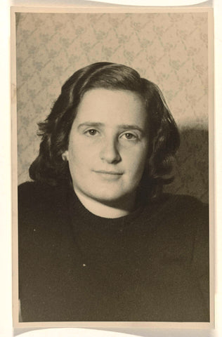 Portrait of Isabel Wachenheimer, intended as first signs of life to Leo Blumensohn, September 25, 1945 in Davos, anonymous, 1945 Canvas Print