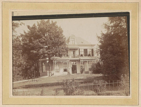 Exterior of a villa with veranda and front garden behind a fence, Brainich & Leusink, 1881 - c. 1900 Canvas Print