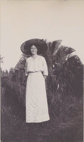 Maria Gonggrijp with a large hat, Andries Augustus Boom, 1911 Canvas Print