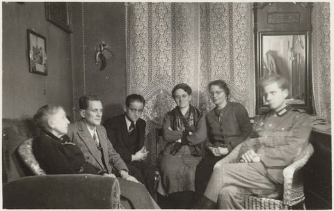 Mensen in een kamer, anonymous, 1940 - 1945 Canvas Print