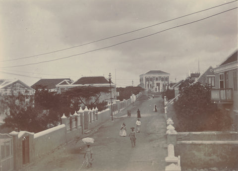 Hoogstraat in Willemstad, Andries Augustus Boom, 1910 Canvas Print