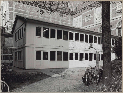 Directiekeet of the Rijksgebouwendienst between Druckeruitbouw and Hoofdgebouw, 1965 Canvas Print