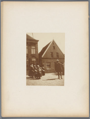 Kinderen in klederdracht, anonymous, c. 1907 - c. 1910 Canvas Print