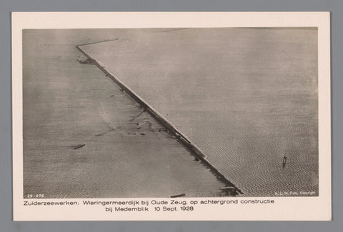 Zuiderzeewerken: Wieringermeerdijk bij Oude Zeug, op achtergrond constructie bij Medemblik 10 sept 1928, Fototechnische Dienst K.L.M., 1928 Canvas Print