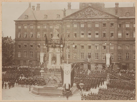 Military salute to the inaugurated Queen Wilhelmina and Queen Mother Emma, both standing on the balcony of the Royal Palace on Dam Square, Guy de Coral & Co. (possibly), 1898 Canvas Print