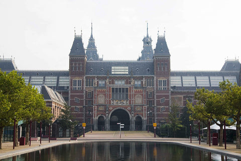 Middle part of the south façade, with the pond in the foreground on the Museumplein, 2007 Canvas Print