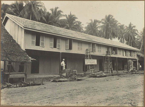 Construction of a shop building, anonymous, 1914 - 1919 Canvas Print